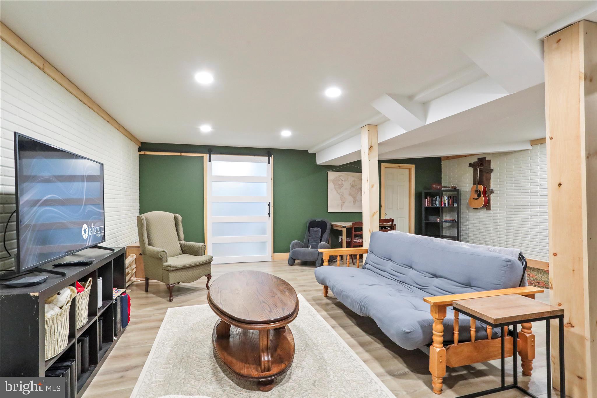 HEDGESVILLE - Residential