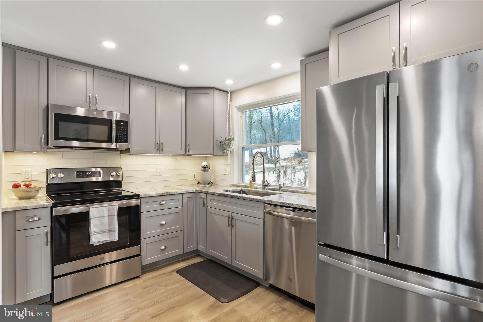 HEDGESVILLE - Residential