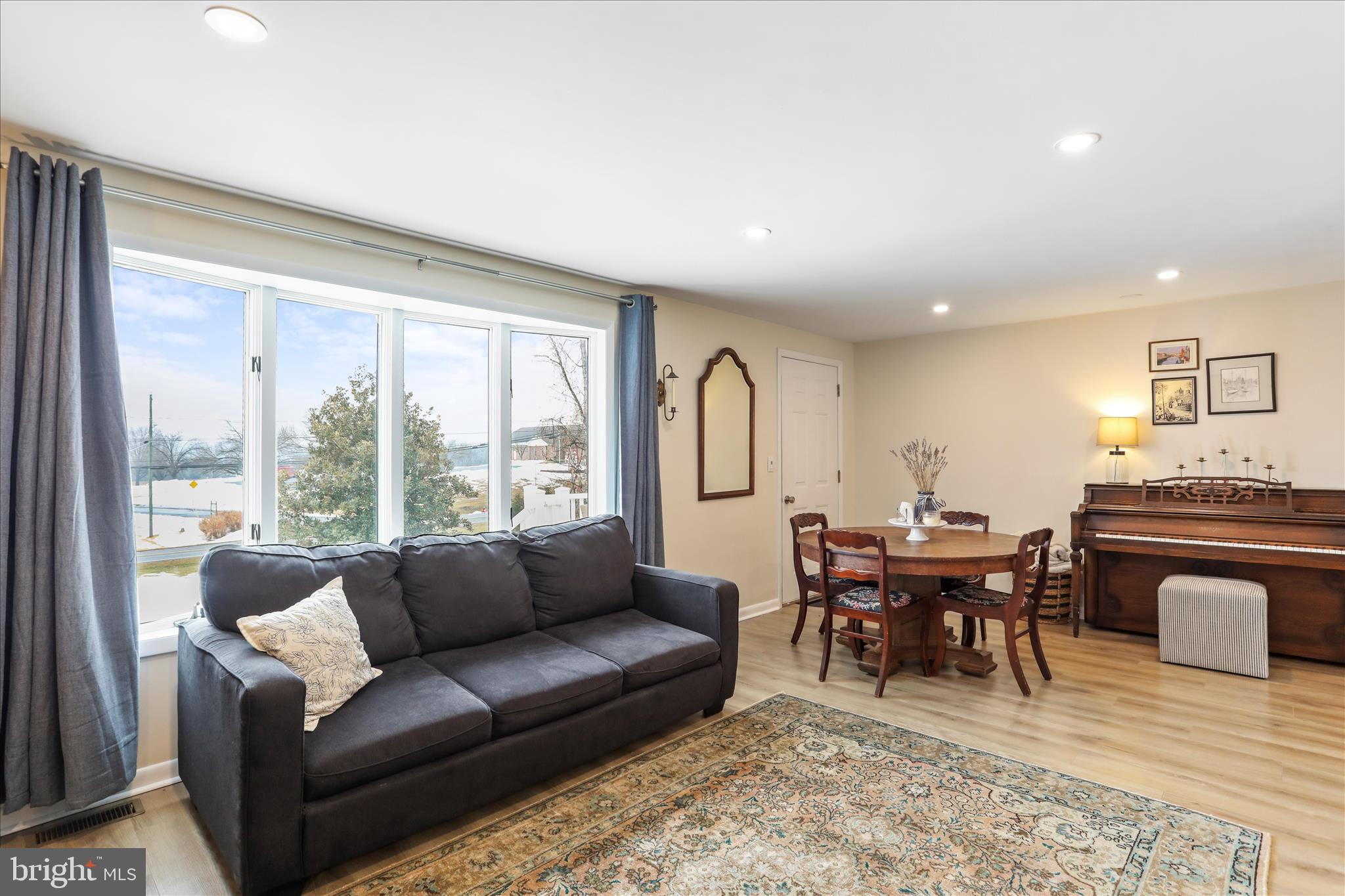 HEDGESVILLE - Residential