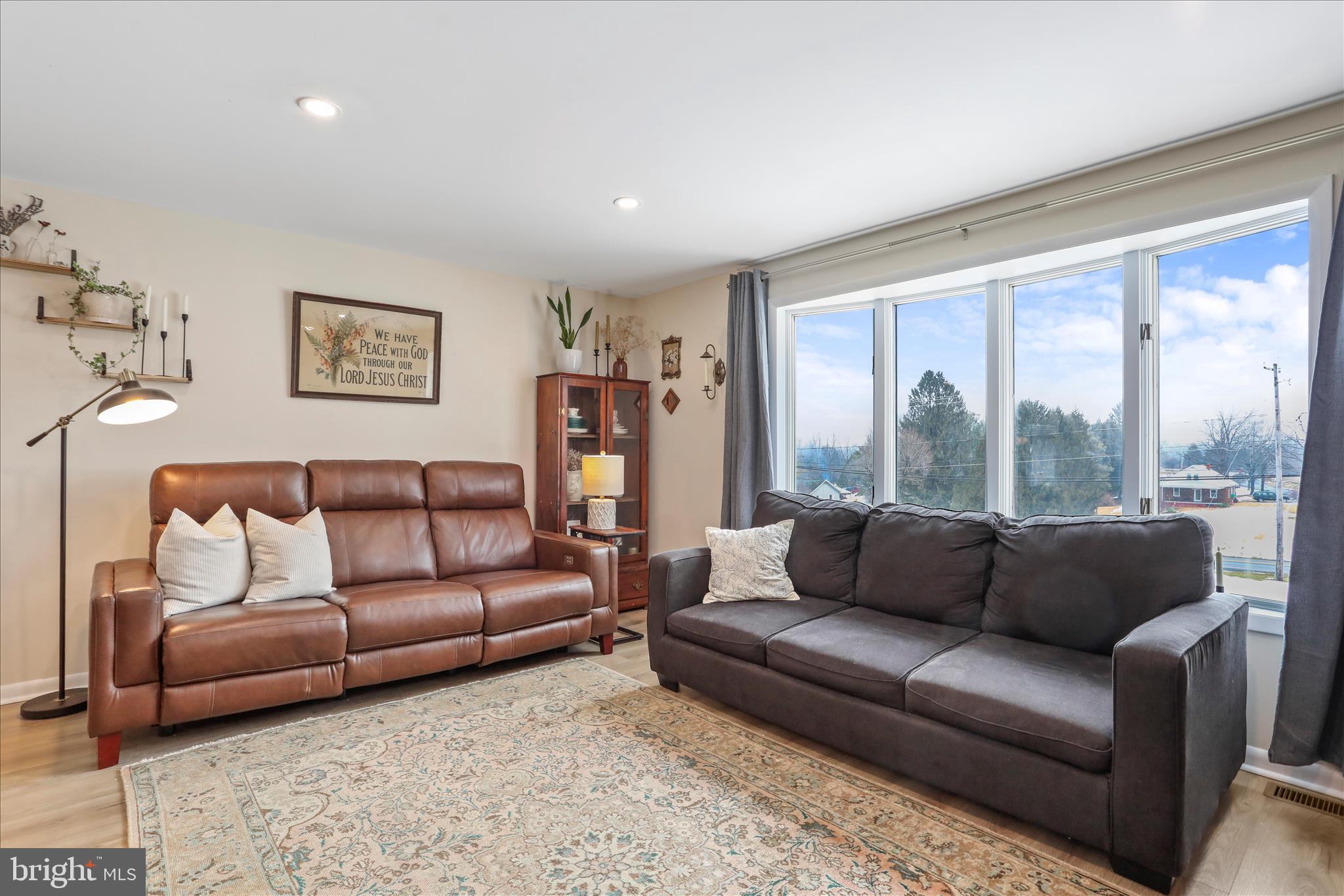 HEDGESVILLE - Residential