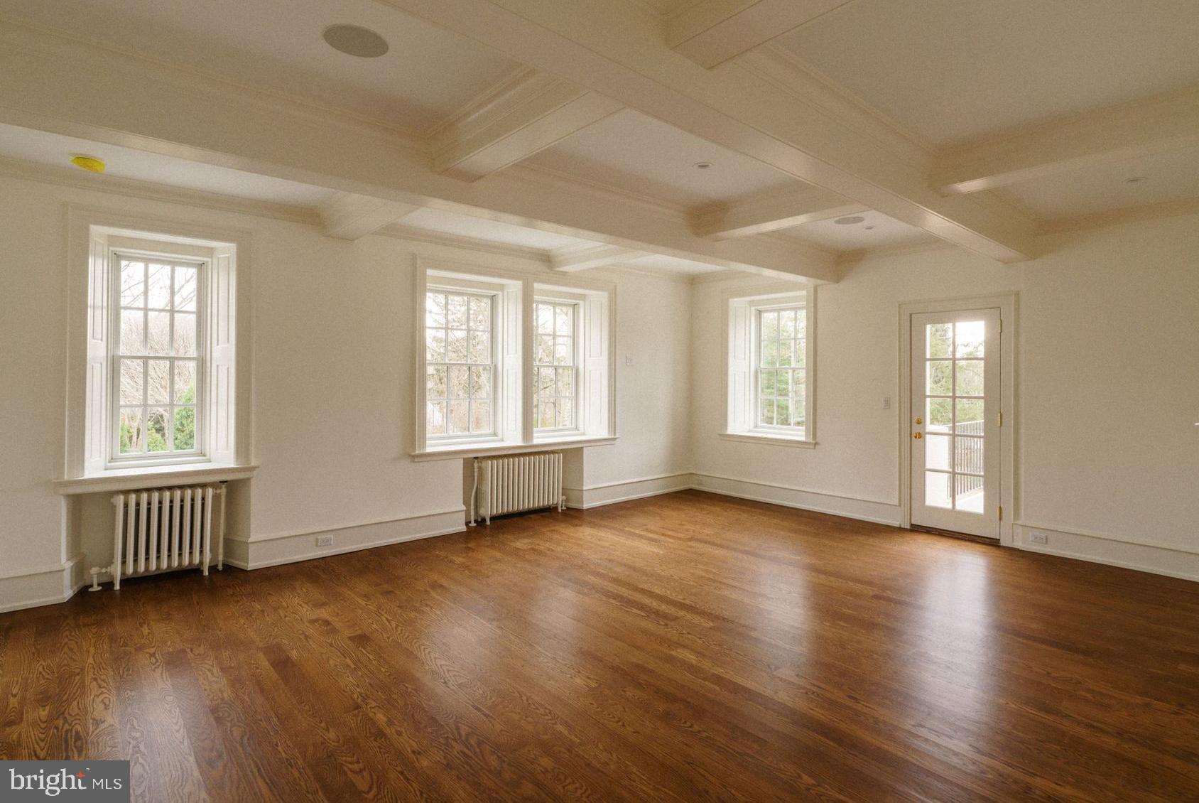 CHESTNUT HILL - Residential