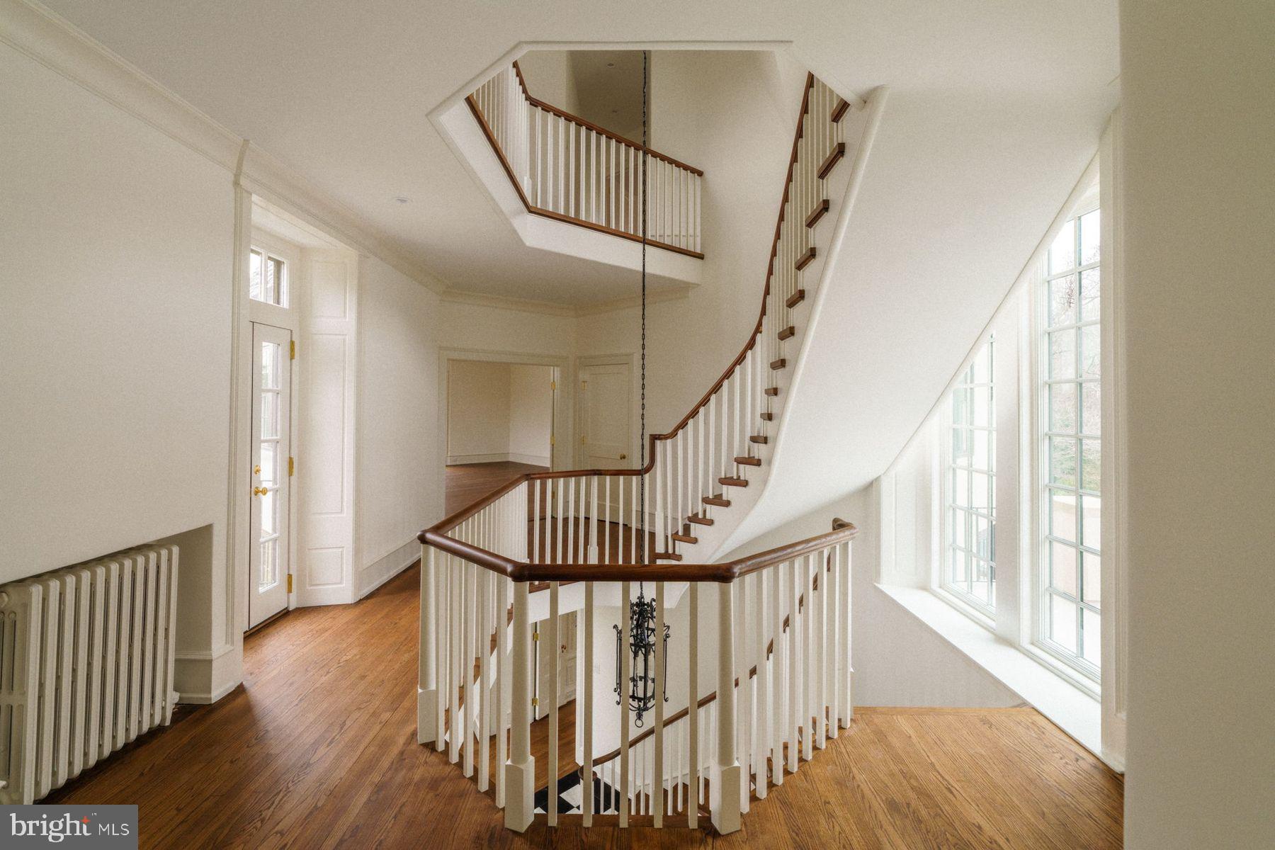 CHESTNUT HILL - Residential