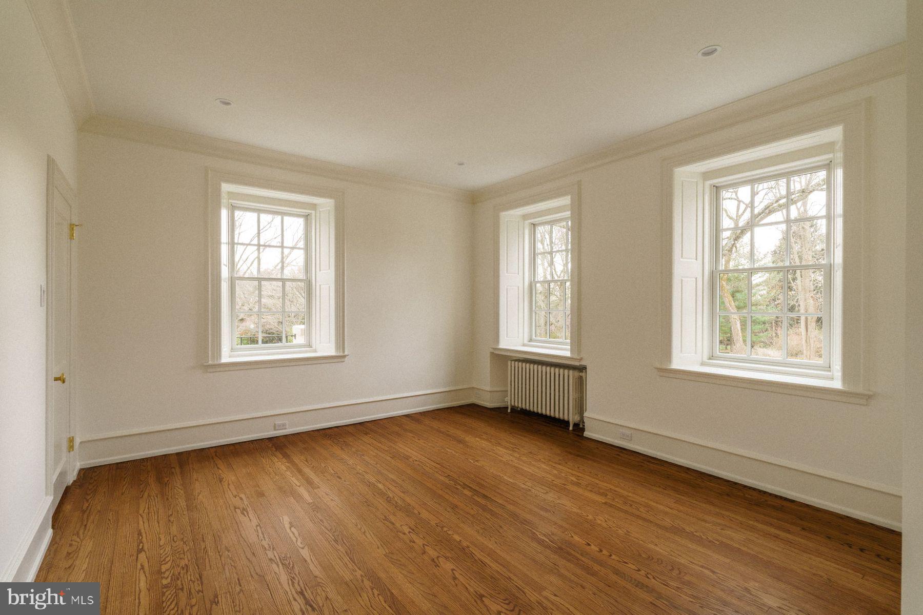 CHESTNUT HILL - Residential