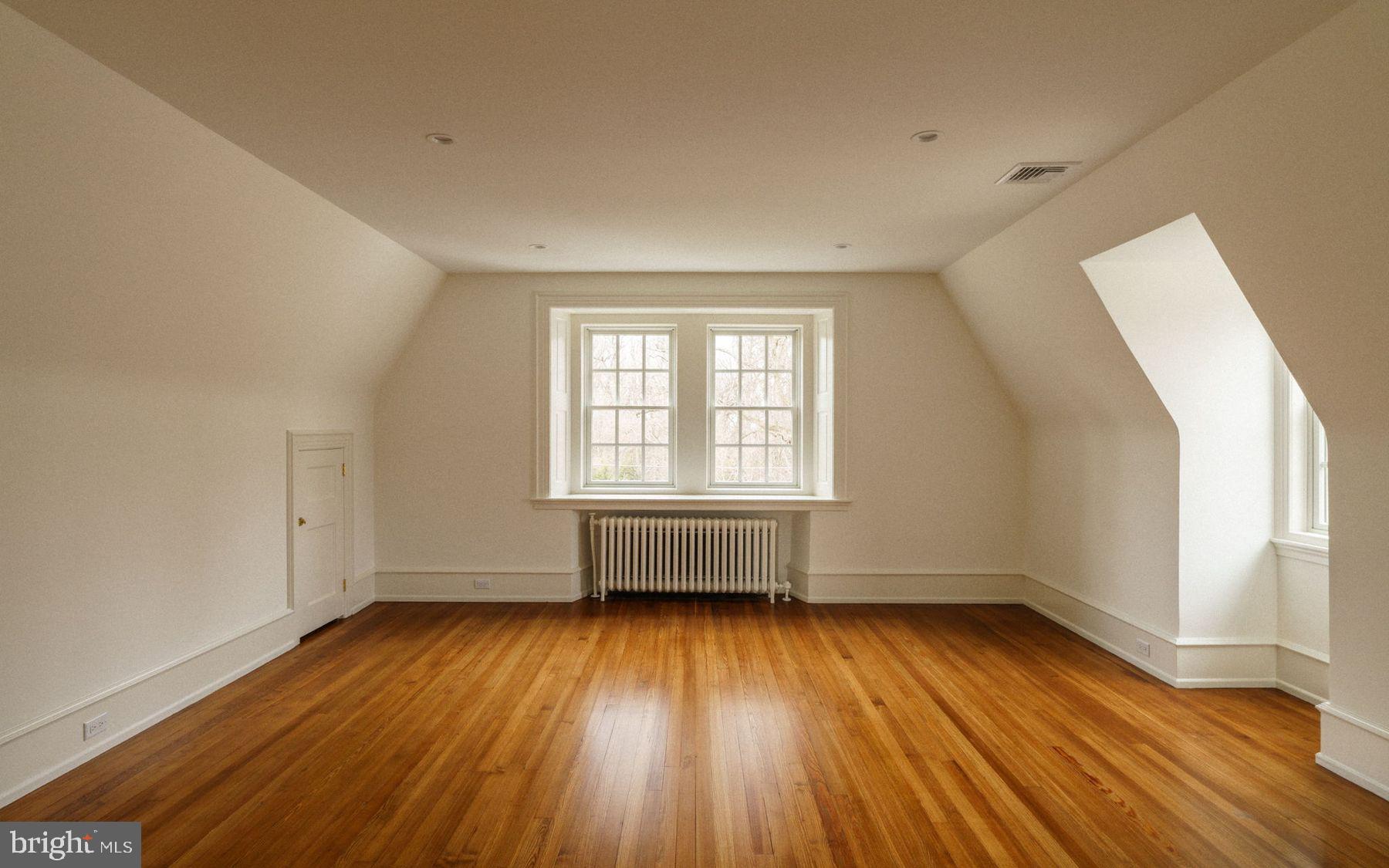 CHESTNUT HILL - Residential