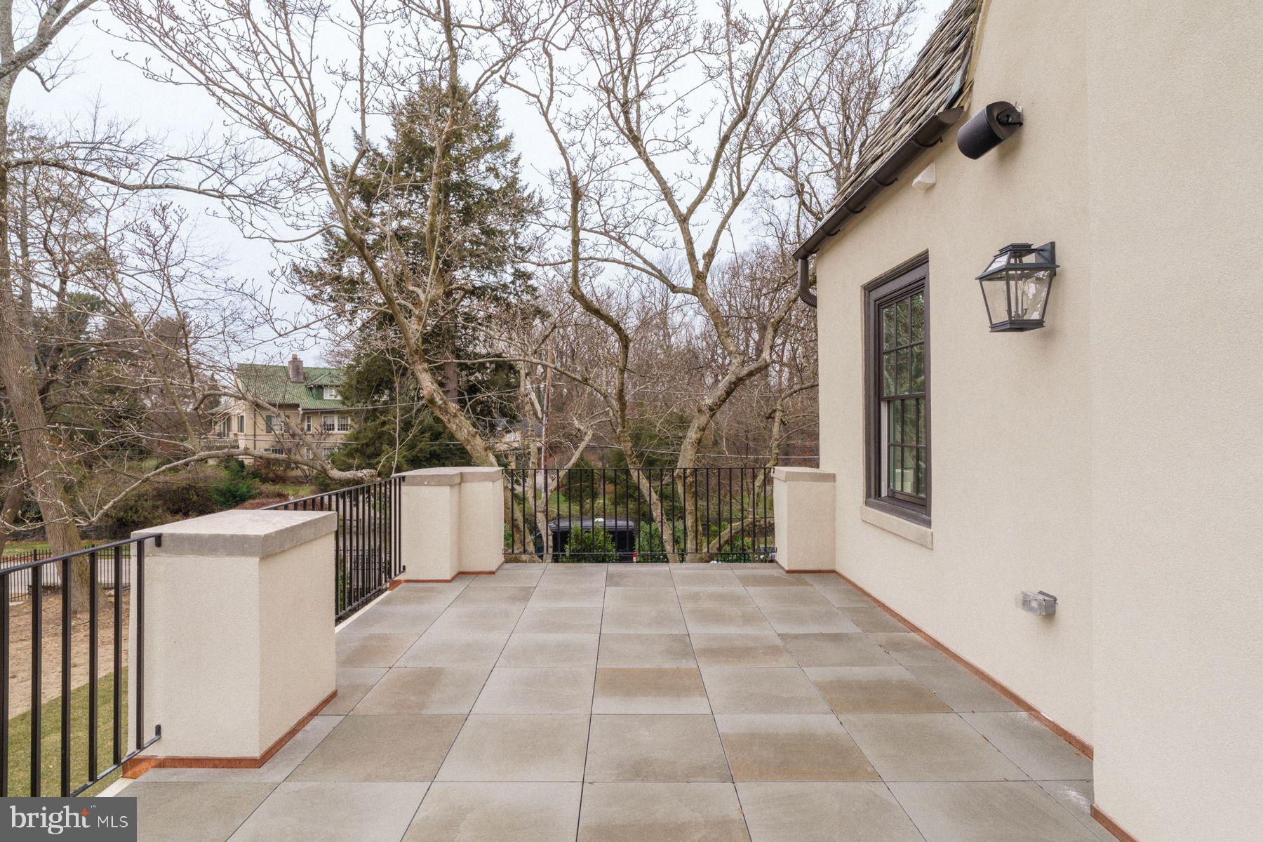 CHESTNUT HILL - Residential