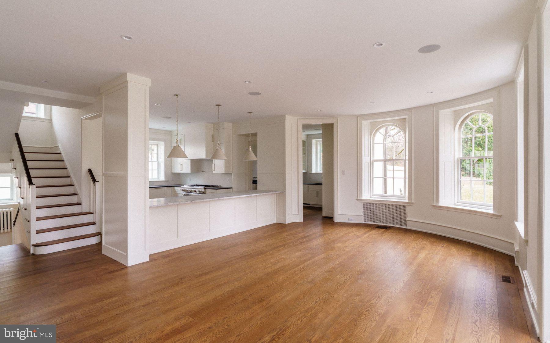 422 W CHESTNUT HILL AVENUE