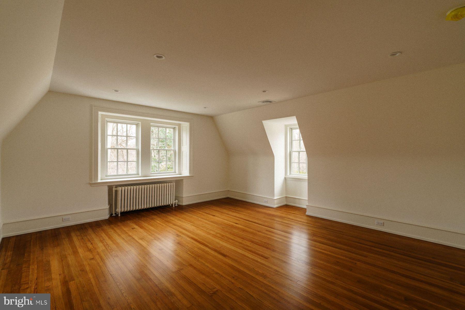 CHESTNUT HILL - Residential