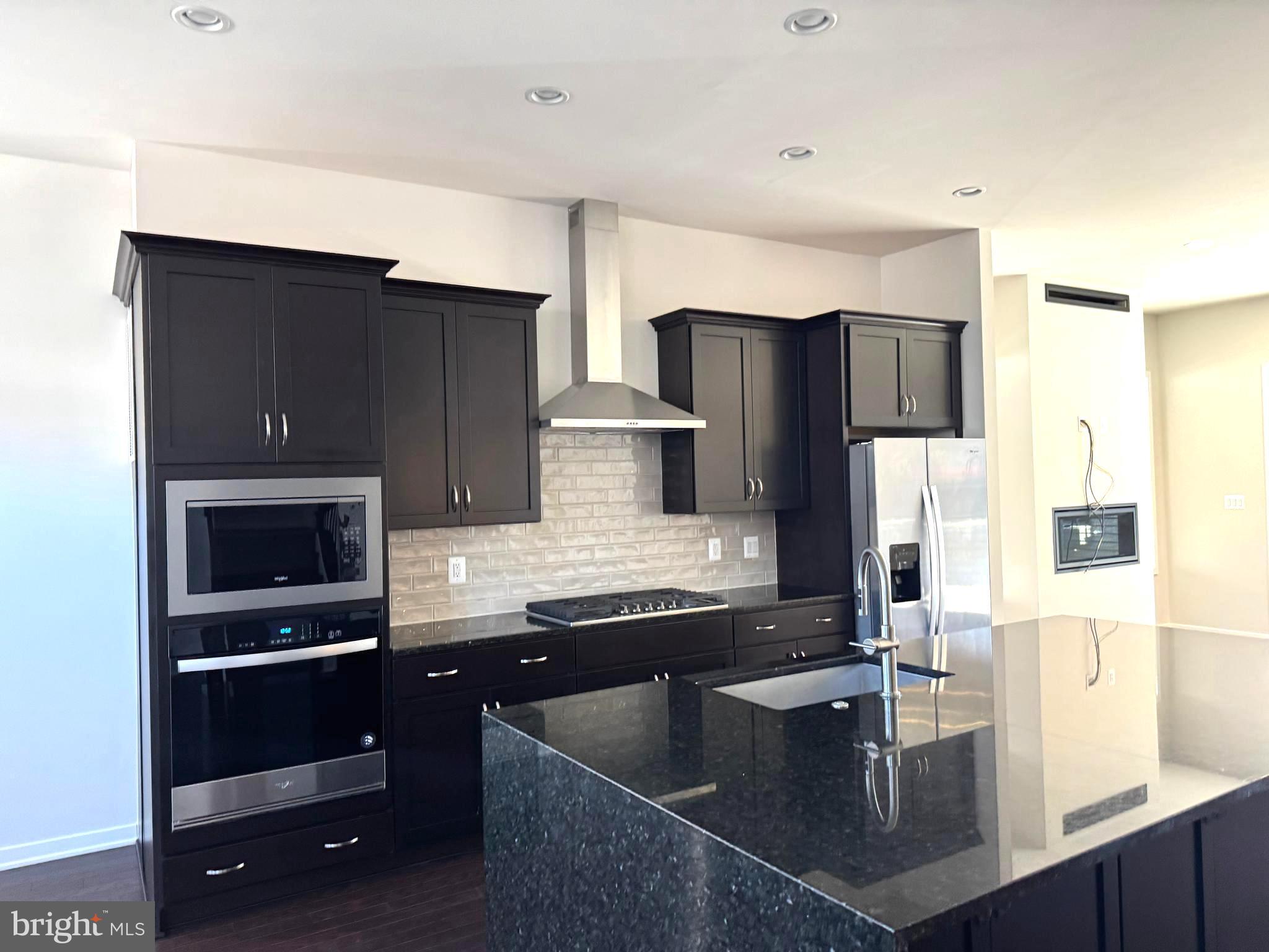 MOOREFIELD - Residential Lease