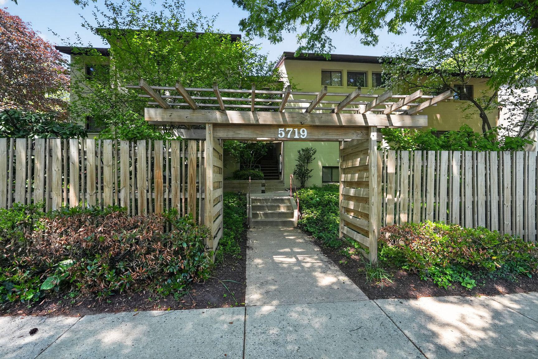 DEERING WOODS - Residential