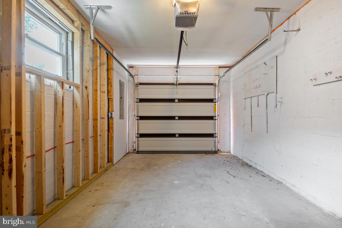 ROCK CREEK KNOLLS - Residential