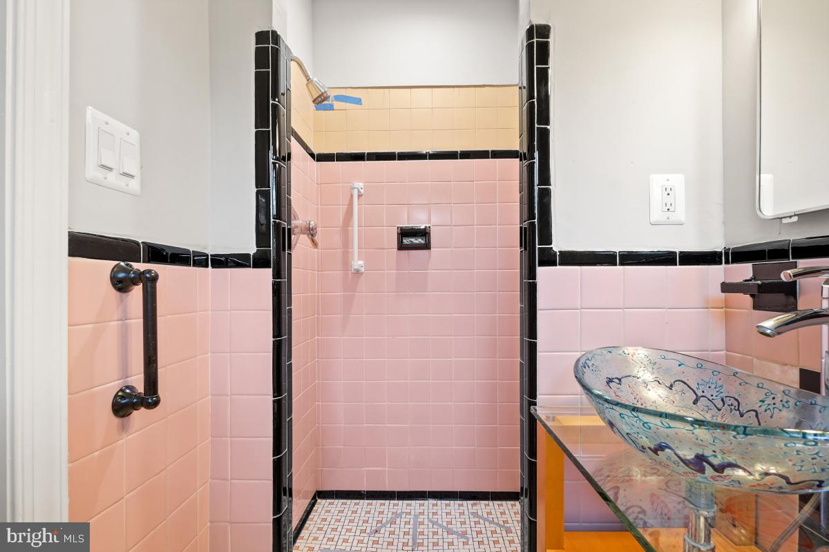 ROCK CREEK KNOLLS - Residential