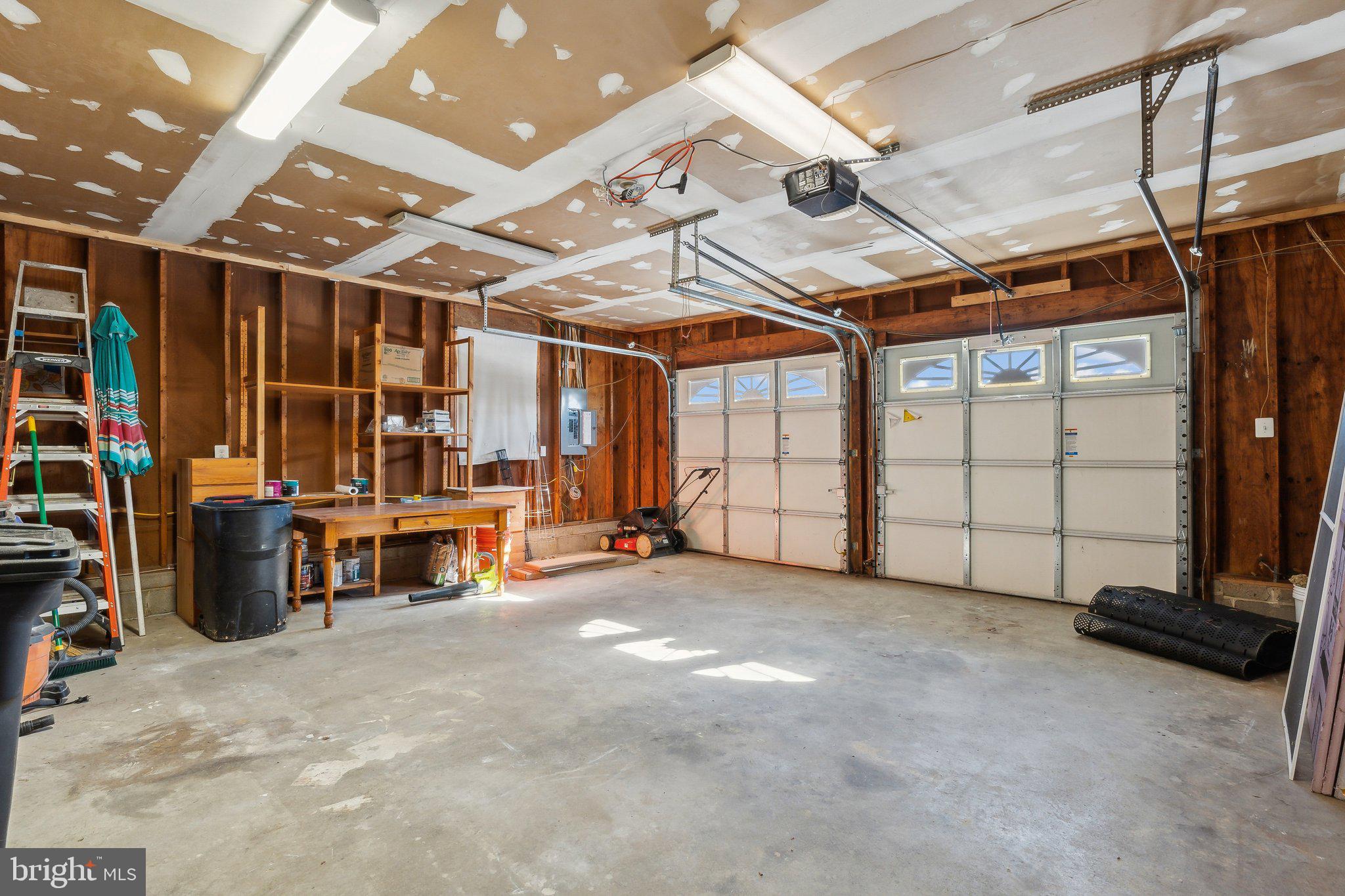 GREENBRIAR WOODS - Residential