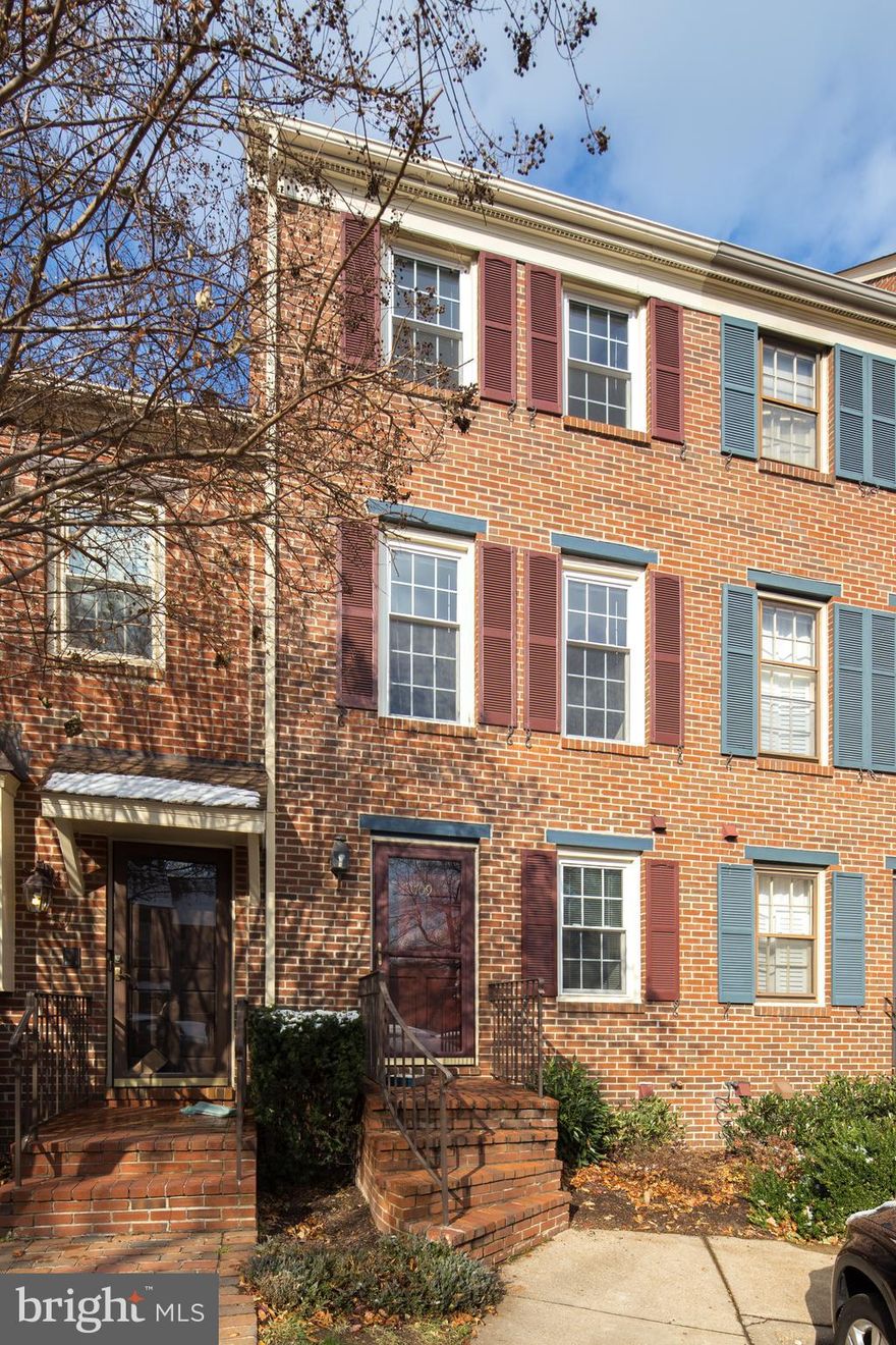 Popular Nethergate! Recessed Lighting, Crown Moldings, home office, beautiful renovated bathrooms. Lower level for storage, laundry and den could be used as 3rd BR. Enjoy cooking in spacious kitchen with fireplace. Retreat to private fenced yard with patio. Fantastic location! Bike to Pentagon, walk to Potomac River, 2 miles to Old Town shops and restaurants, and 15 min to D.C.