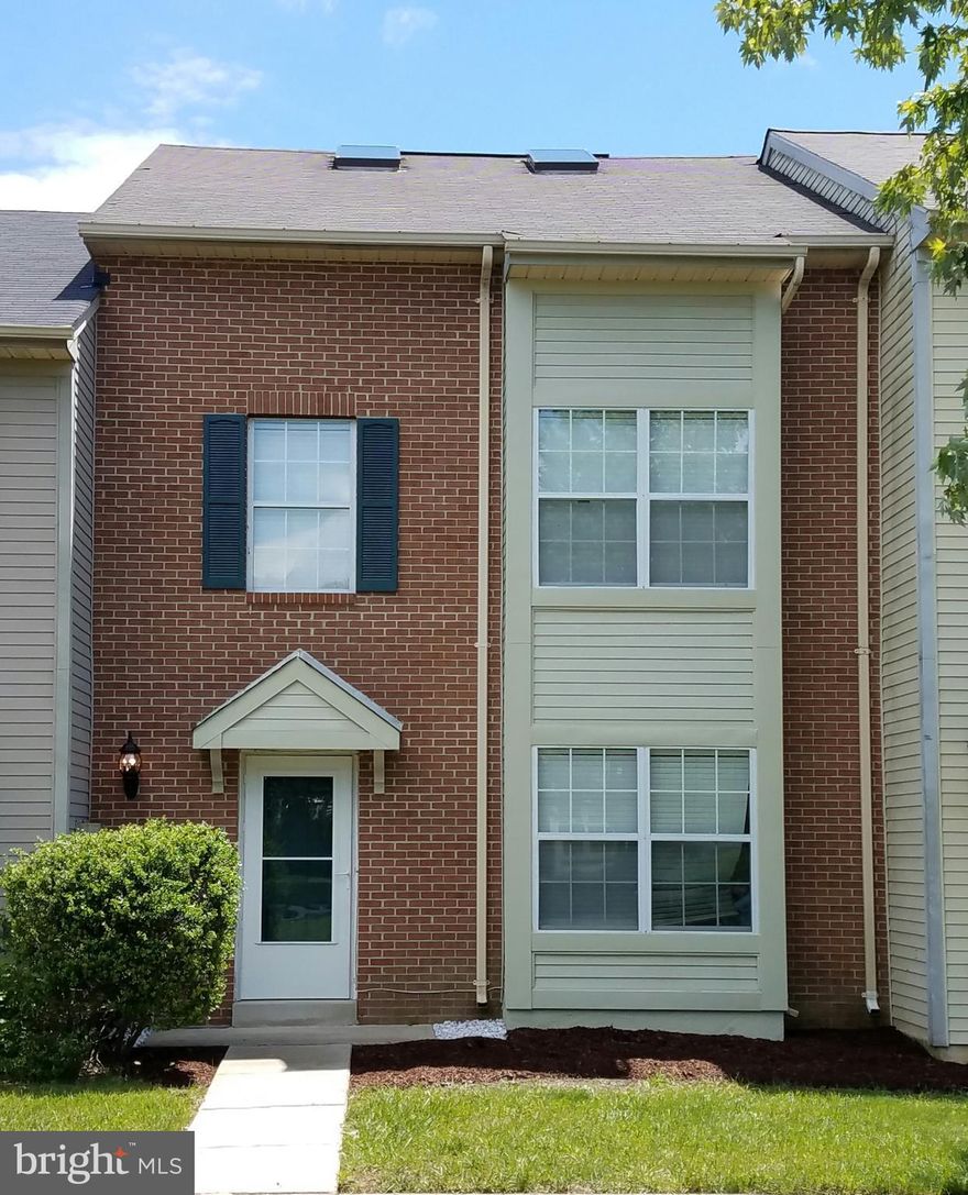 Beautifully Updated 3-level Townhome in Excellent Condition! This home features a 2-story Master Bedroom with Vaulted Ceilings, HUGE Loft with Skylights, Private Master Bath & His & Her Closets. New Countertops & Stainless Steel Appliances in Kitchen and New Paint & Carpet throughout!