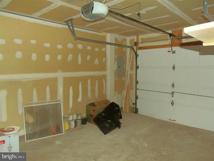 NATIONAL RESEARCH - Residential Lease