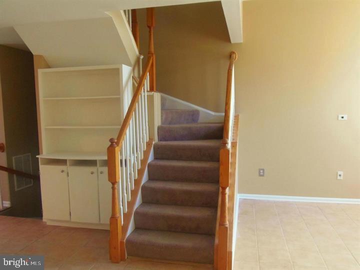 NATIONAL RESEARCH - Residential Lease