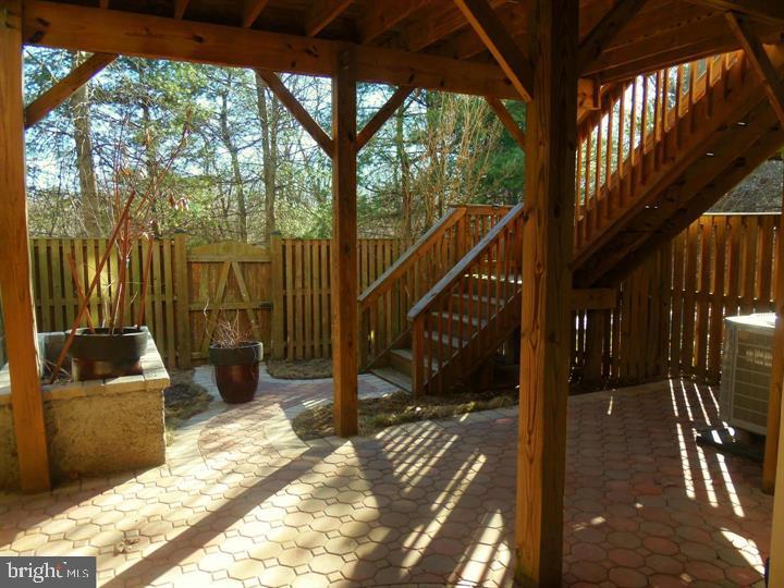 NATIONAL RESEARCH - Residential Lease