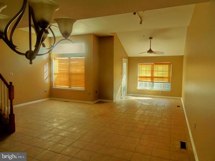 NATIONAL RESEARCH - Residential Lease