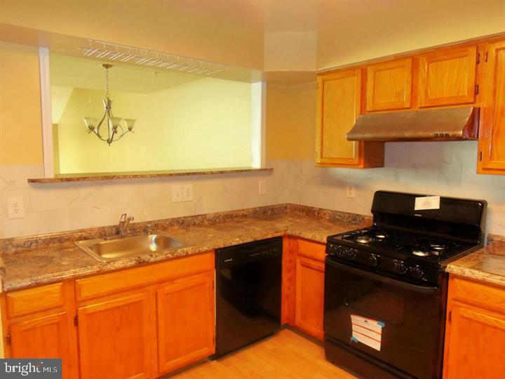 NATIONAL RESEARCH - Residential Lease