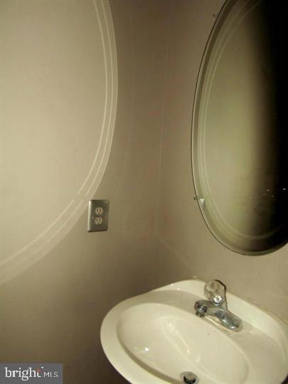 NATIONAL RESEARCH - Residential Lease