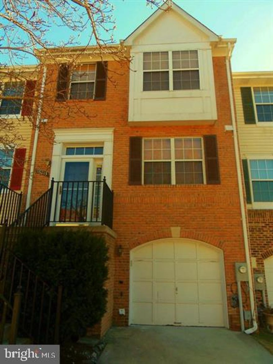 Beautiful 3 bedroom 2.5 bathroom one car garage Townhome. Very nice an spacious townhome. Indoor and outdoor living nice deck and nice patio for those summer evenings. CALL ABOUT THE ELECTRIC BILL CREDIT?