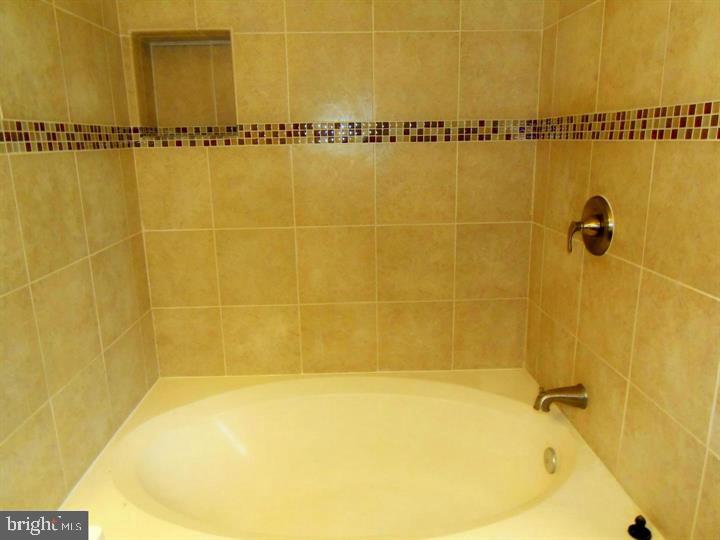 NATIONAL RESEARCH - Residential Lease