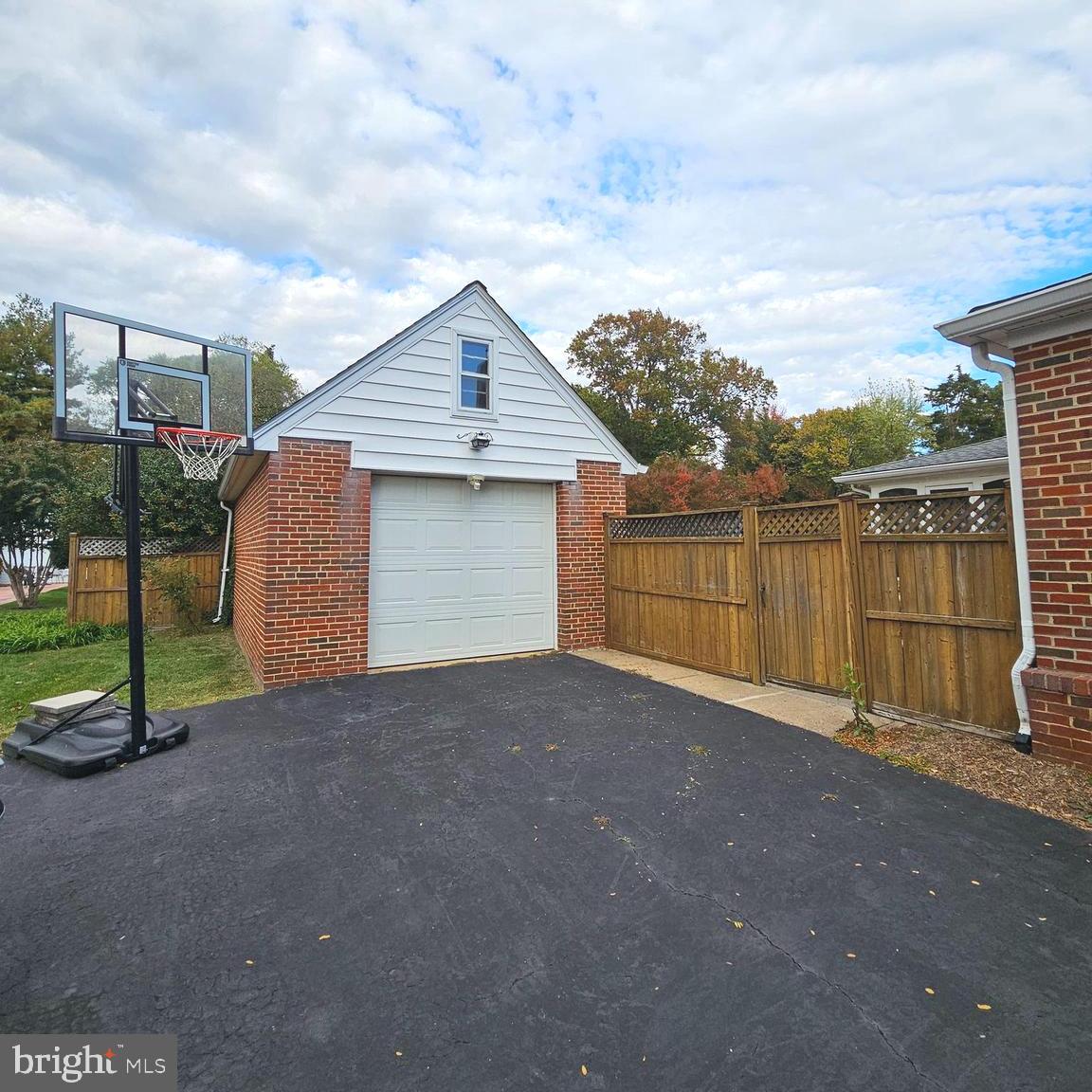 GLEN ACRES - Residential Lease