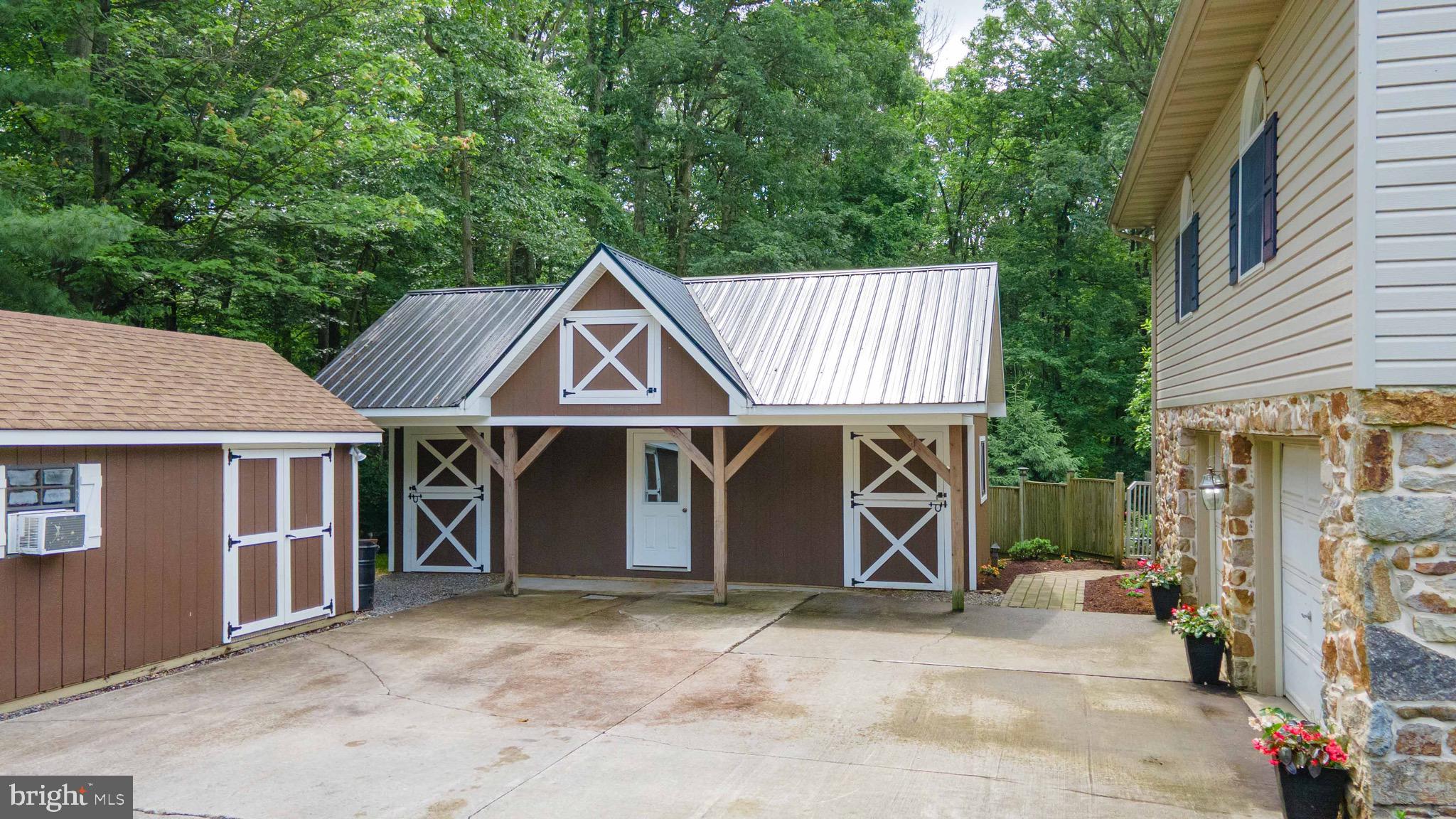 5210 HONEYSUCKLE LANE