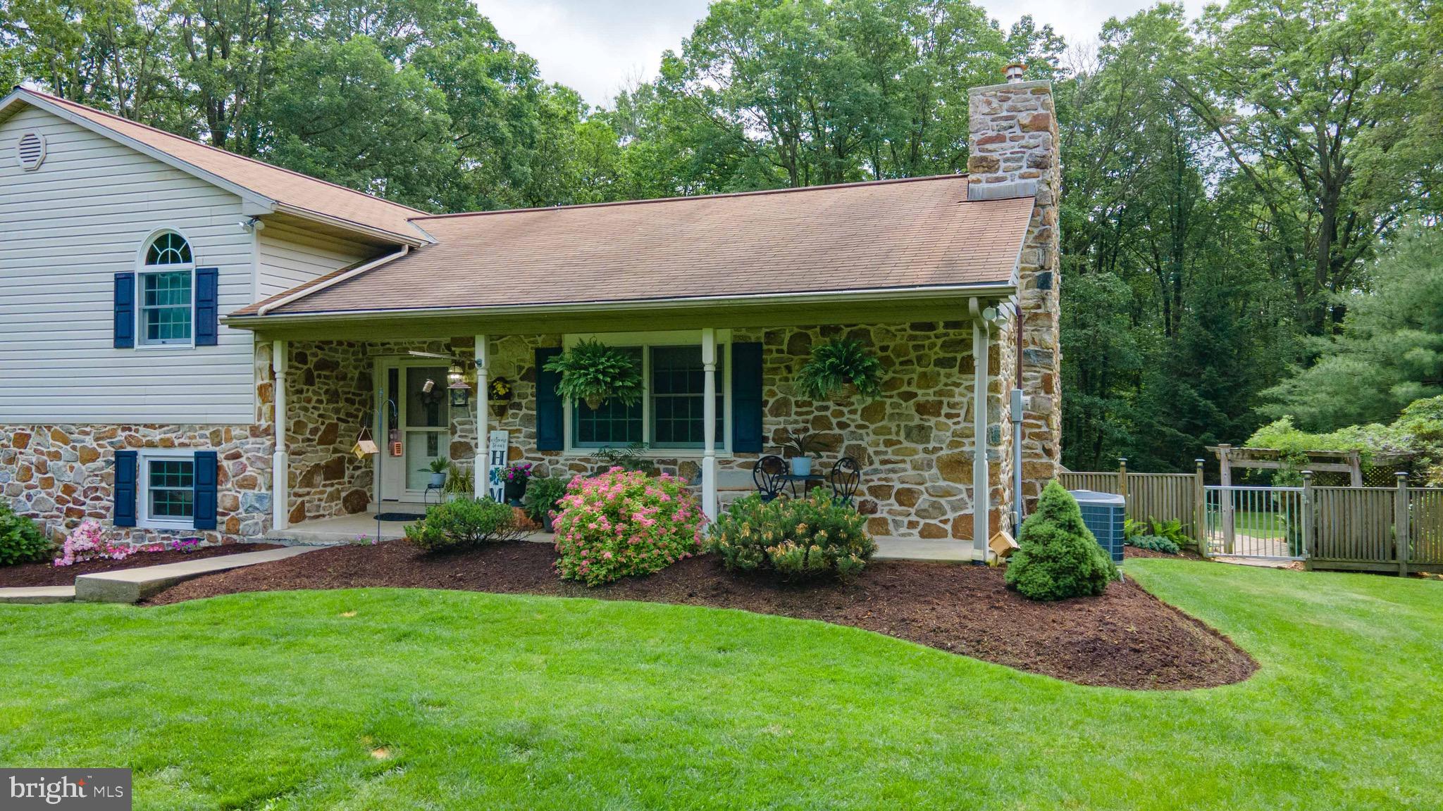 5210 HONEYSUCKLE LANE