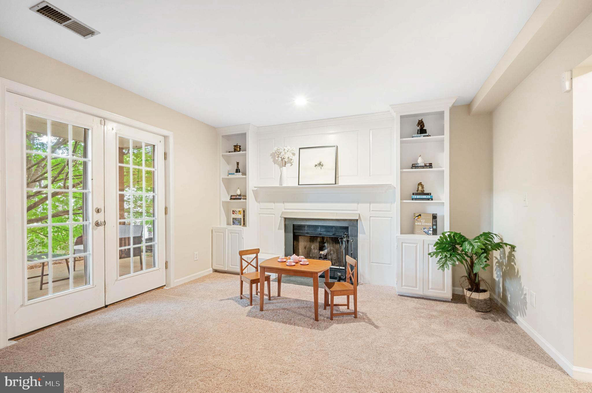 WILLOW LAKE - Residential