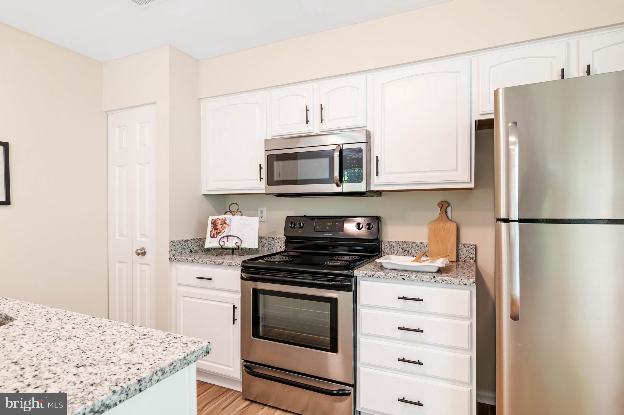 WILLOW LAKE - Residential