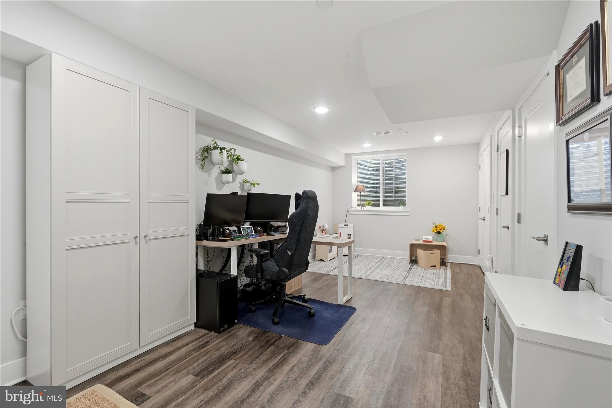 FAIRMOUNT - Residential