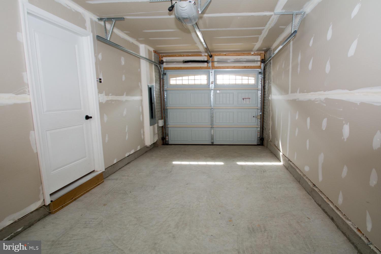 CREEKSIDE VILLAGE AT TANYARD SPRINGS - Residential