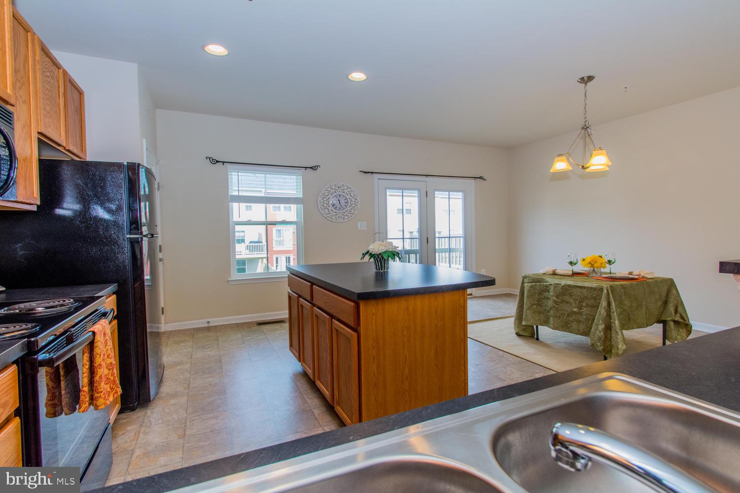 CREEKSIDE VILLAGE AT TANYARD SPRINGS - Residential