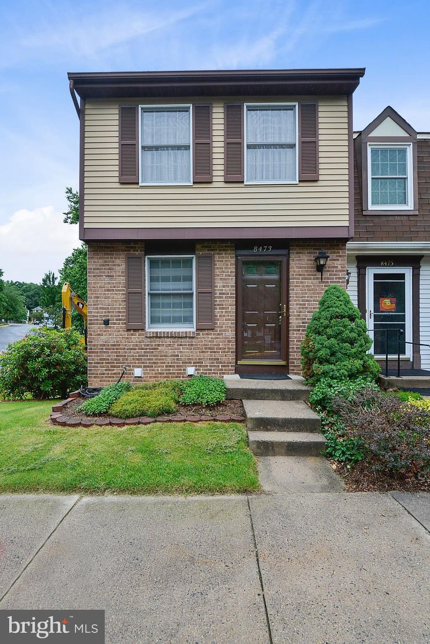 Colonial Charm. This home's kitchen has been updated with new appliances, new cabinets, granite countertops, and a breakfast bar. A new sink and toilet has been installed in the half bath located in a finished basement/rec room. The community conveys a swimming pool, tennis court, tot lots and HOA. It is only minutes to Fort Belvoir, 95 and 495, and Springfield Metro station.
