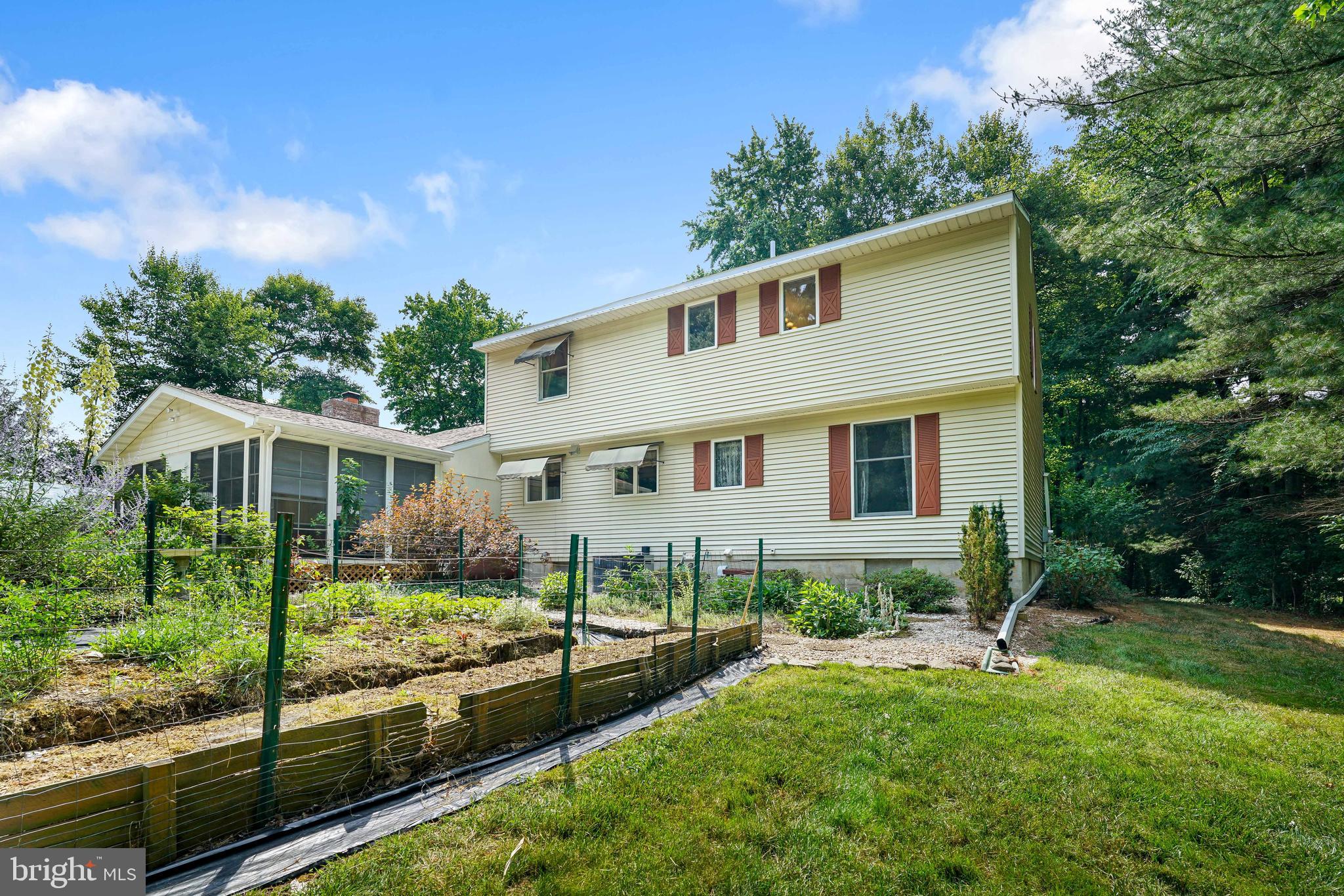 WOODCREST SHORES - Residential