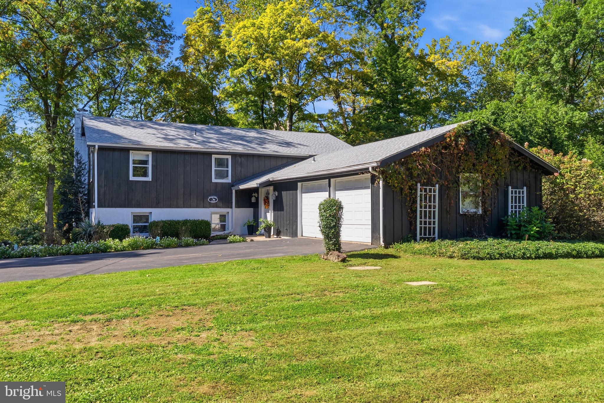 4822 PERKIOMEN CREEK ROAD