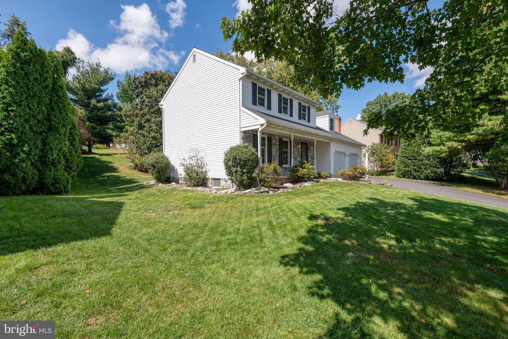 Photo of 1707 CROSSFIELD DR, LANCASTER, PA 17603 (MLS # PALA2040808)