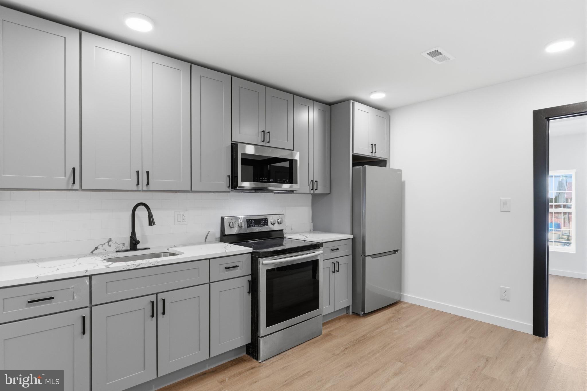 ELMWOOD PARK - Residential Income