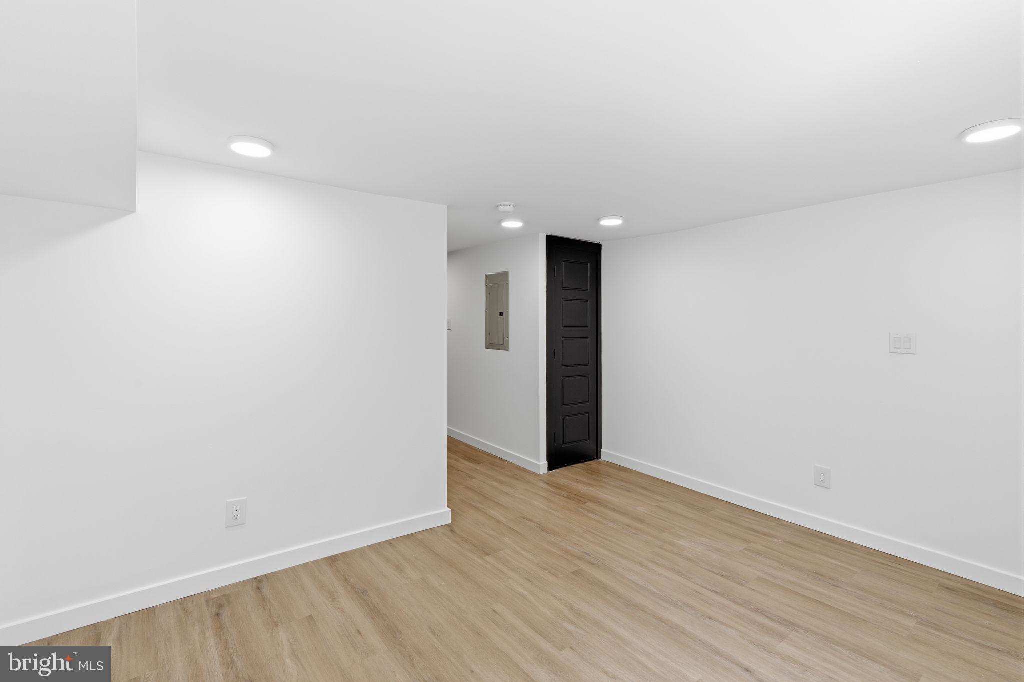 ELMWOOD PARK - Residential Income