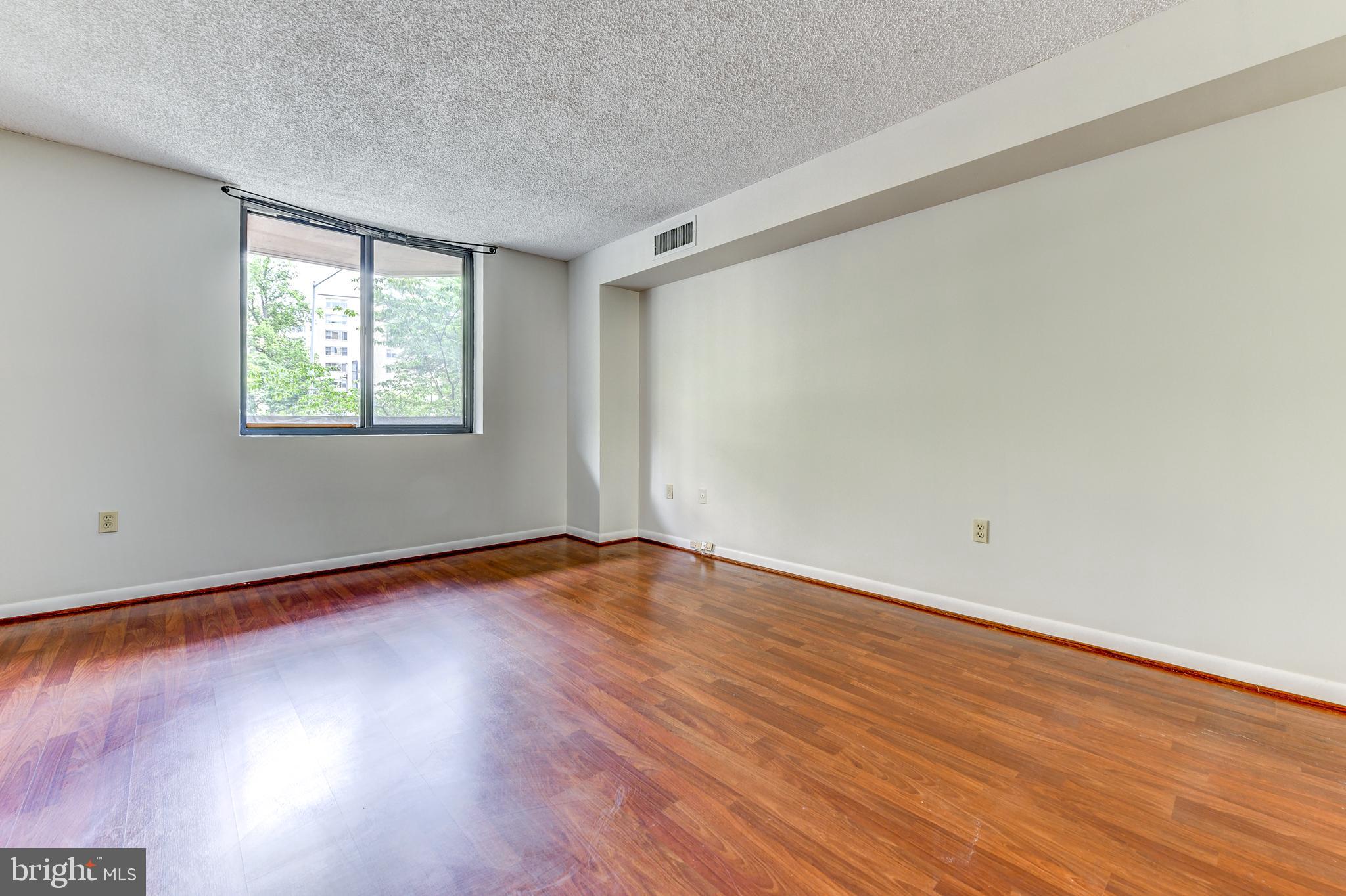 NORTH CLEVELAND PARK - Residential Lease