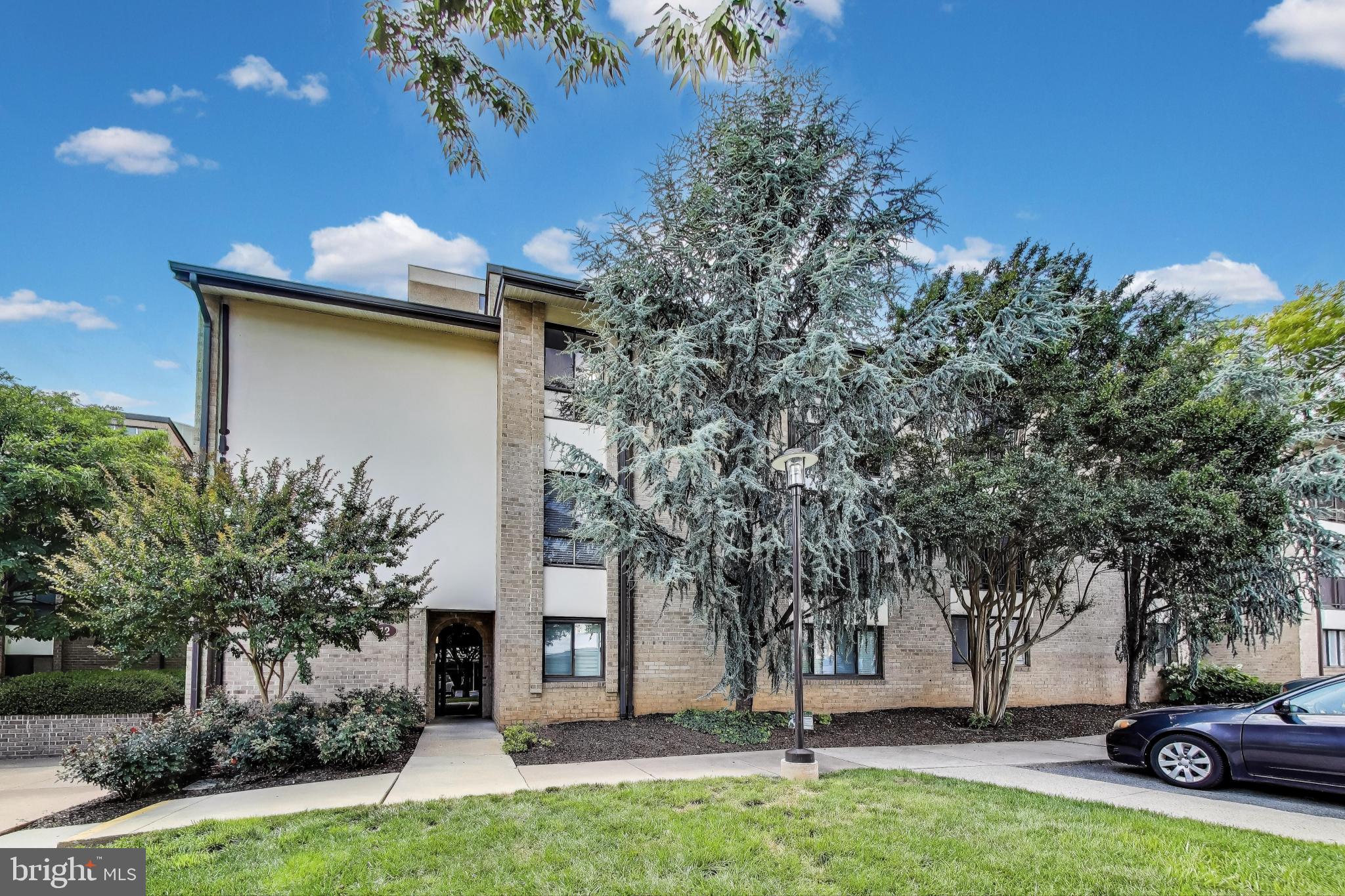 12 MONROE STREET 12-302