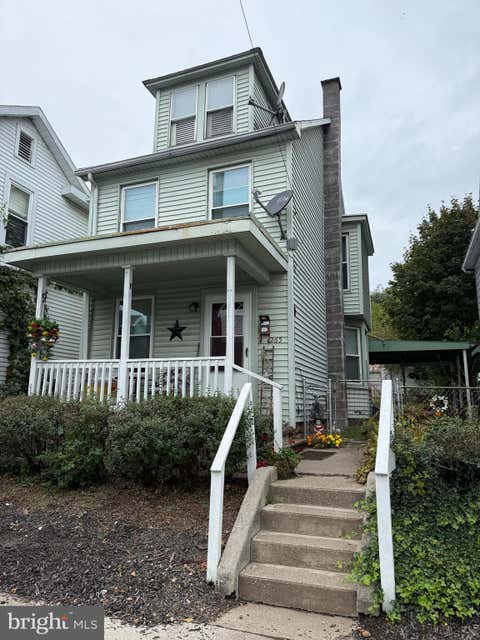 Homes For Sale - 265 W 5th Street<br/> LEWISTOWN, PA 17044