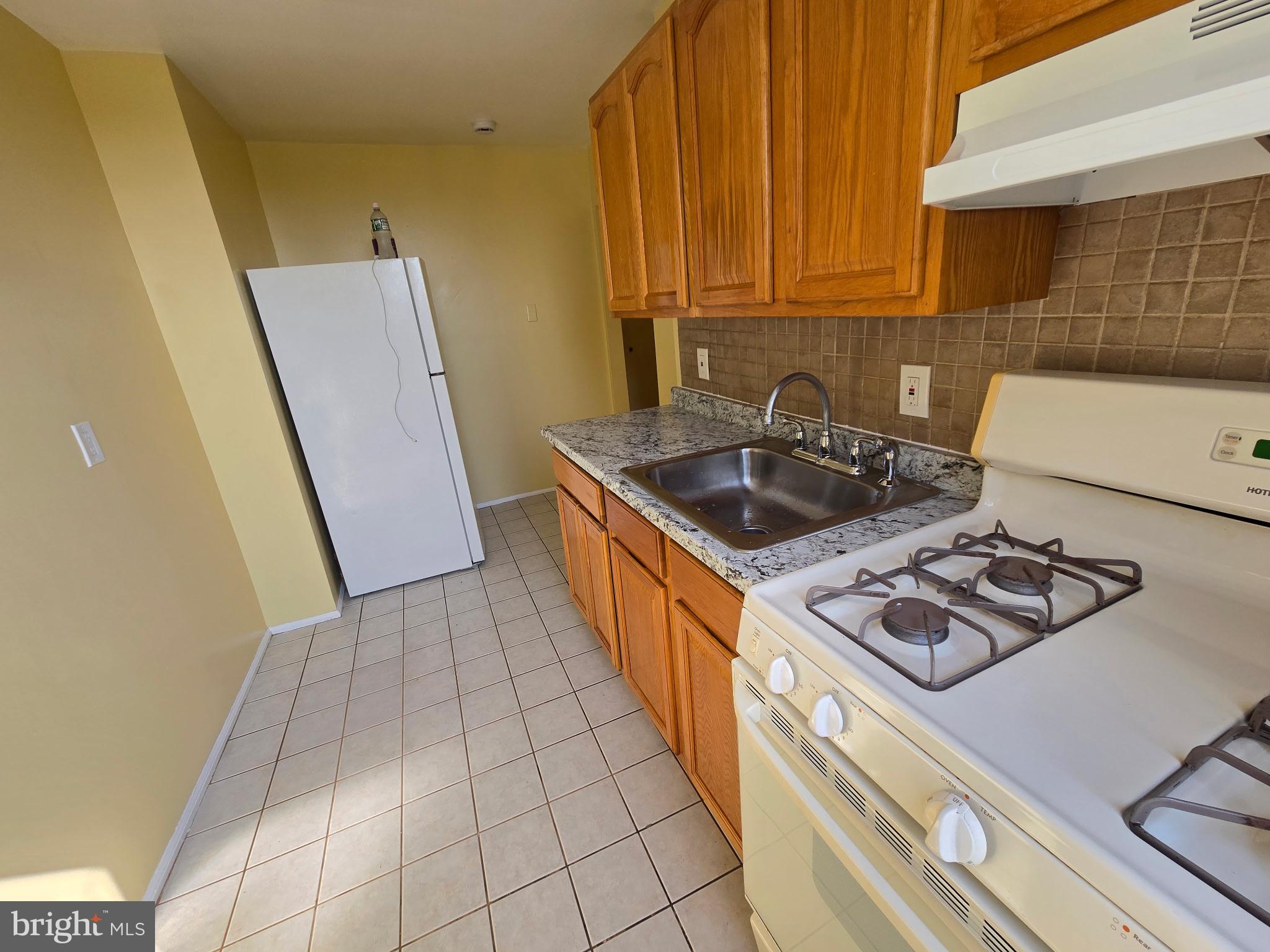 2271 JOHN F KENNEDY BOULEVARD 304