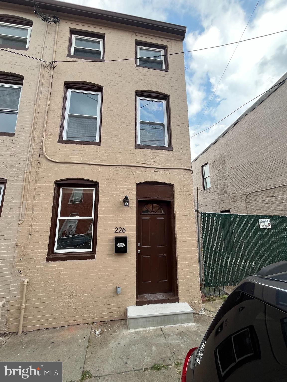 Charming, Renovated End-of-Group Rowhome in the Heart of Upper Fells Point!
Step into this beautifully updated rowhome nestled on a quiet alley street in sought-after Upper Fells Point. This light-filled end-unit boasts modern upgrades while preserving classic charm. The main level offers a spacious living room and dedicated dining area—perfect for entertaining—leading into a sleek, updated kitchen. Just beyond, enjoy your private new patio, ideal for grilling, relaxing, or creating your own urban oasis.
Upstairs, the second floor features a comfortable front bedroom, while the third level opens to a second bedroom and an airy, versatile, loft space in the rear. Whether you need a home office, guest area, walk-in closet, or creative studio, the loft adapts to fit your lifestyle.
Location, Location, Location!
You're just blocks from Johns Hopkins, Patterson Park, and the buzz of Broadway Square. Stroll to Whole Foods, eclectic restaurants, cozy cafes, lively bars, live music venues, and neighborhood gyms—all within easy reach.
Don’t miss your chance to live in one of Baltimore’s most vibrant and walkable neighborhoods!
Landlord will provide window units for A/C. They are also considering mini-splits.