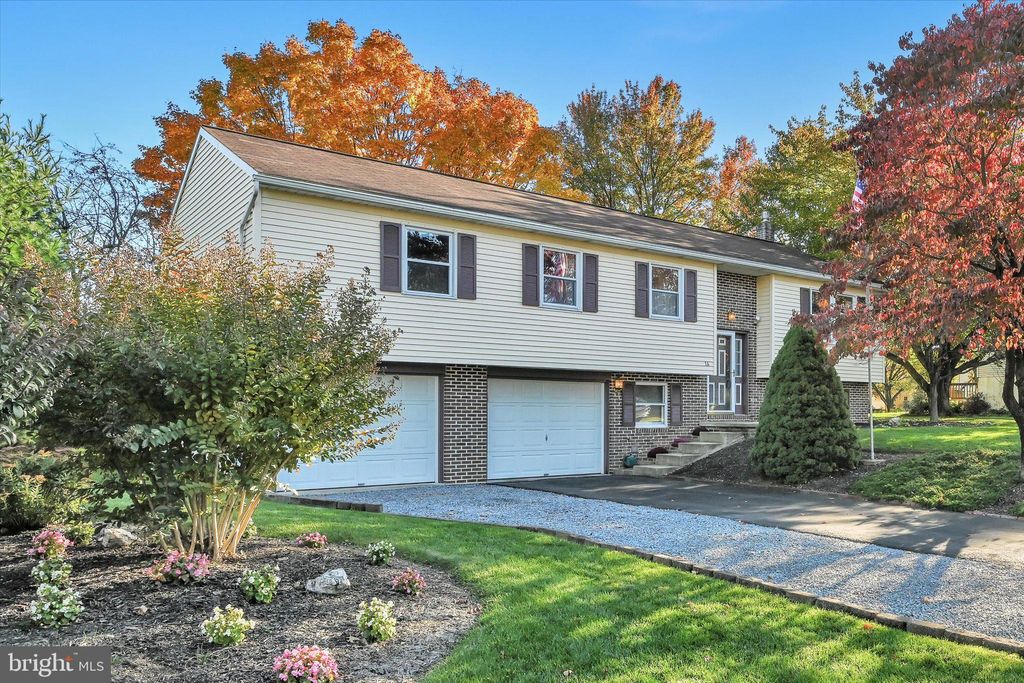 Photo of 16 Knollwood Drive, Lititz, PA 17543 (MLS # PALA2042706)