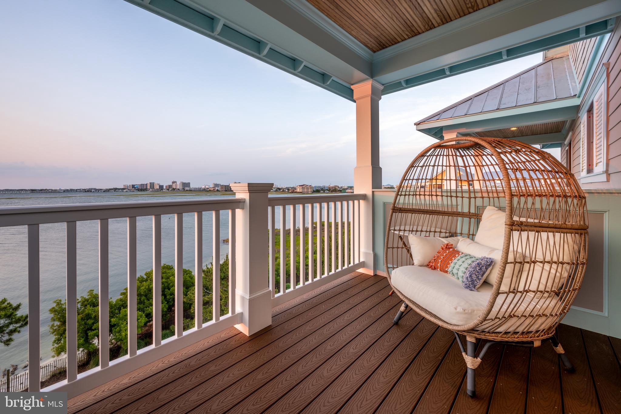 SUNSET ISLAND - Residential