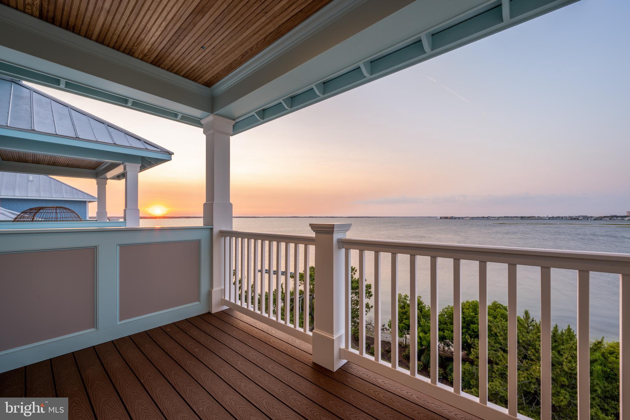 SUNSET ISLAND - Residential