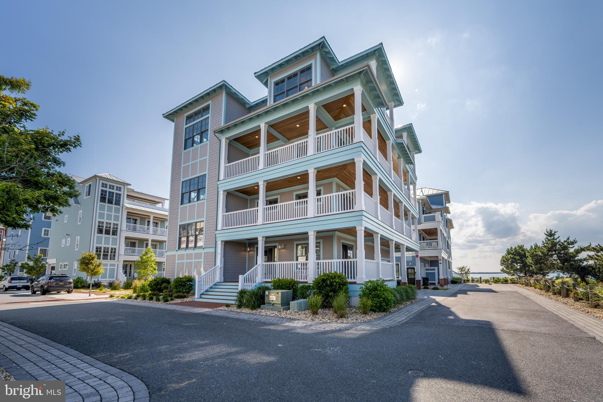 SUNSET ISLAND - Residential