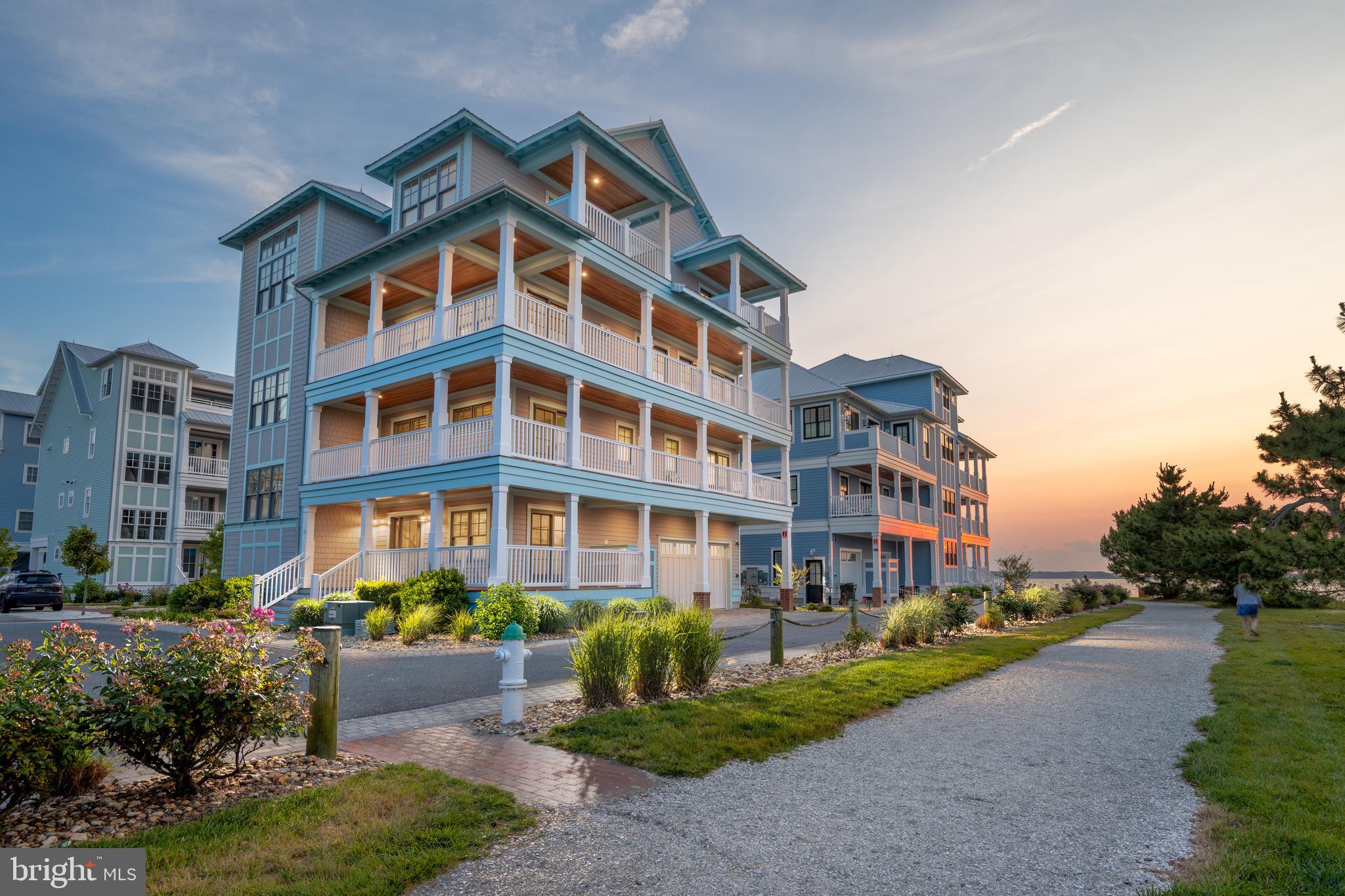 SUNSET ISLAND - Residential